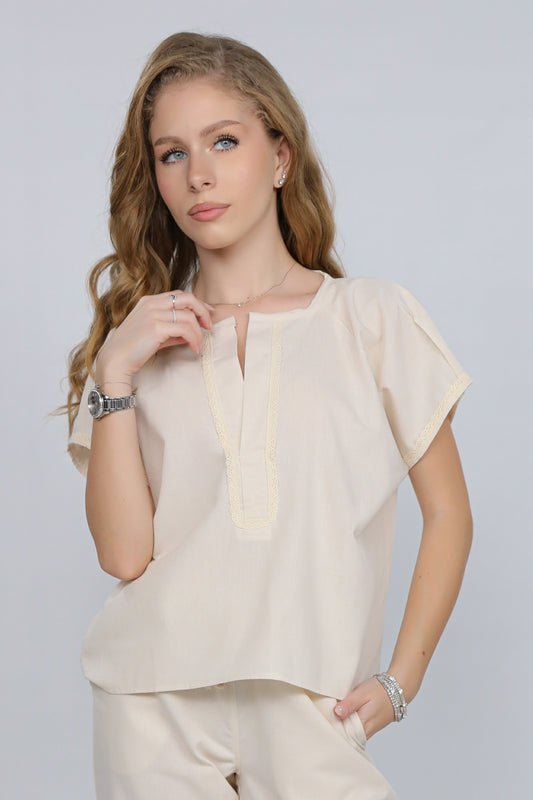 Bluză Ilinkas damă din in crem – croială lejeră, mâneci scurte, detalii cu dantelă fină