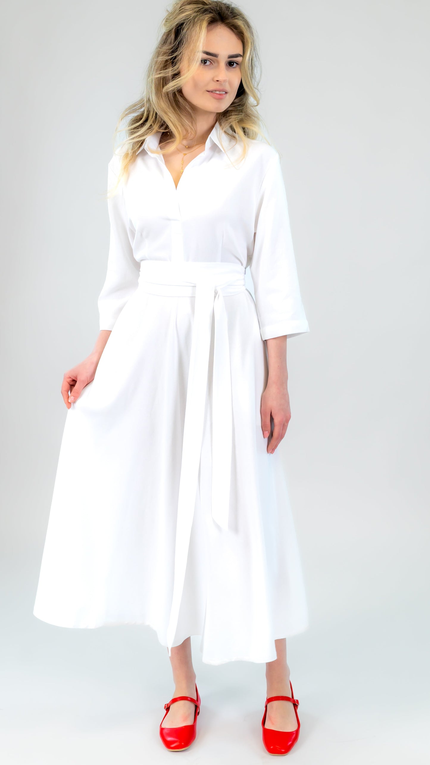 Rochie albă din in cu cordon și croi amplu – eleganță naturală | Ilinkas