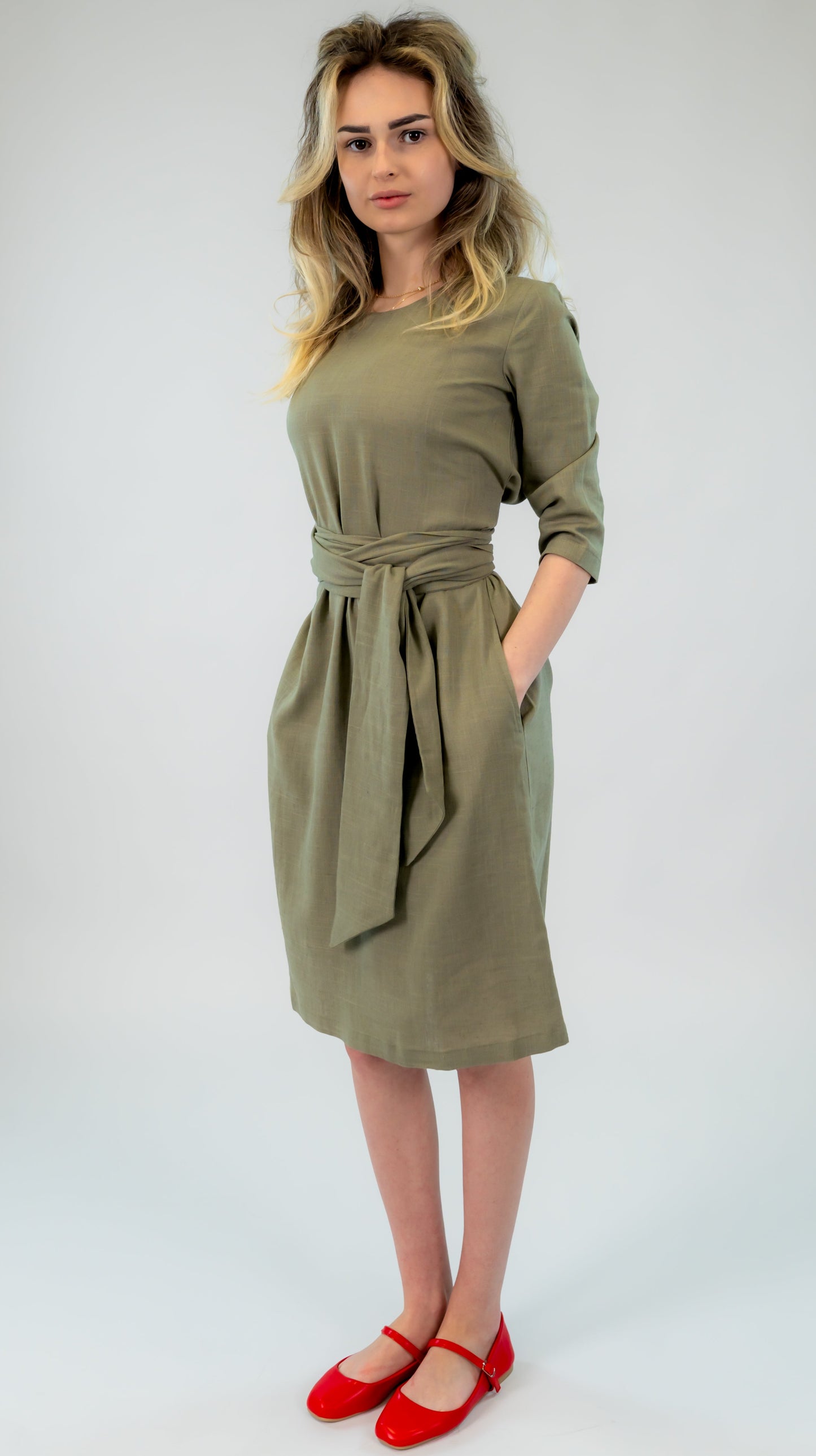 Rochie din in kaki cu cordon – eleganță naturală Ilinkas